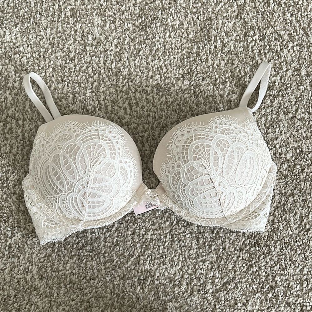 Dream Angles Push-up Bra (32D)